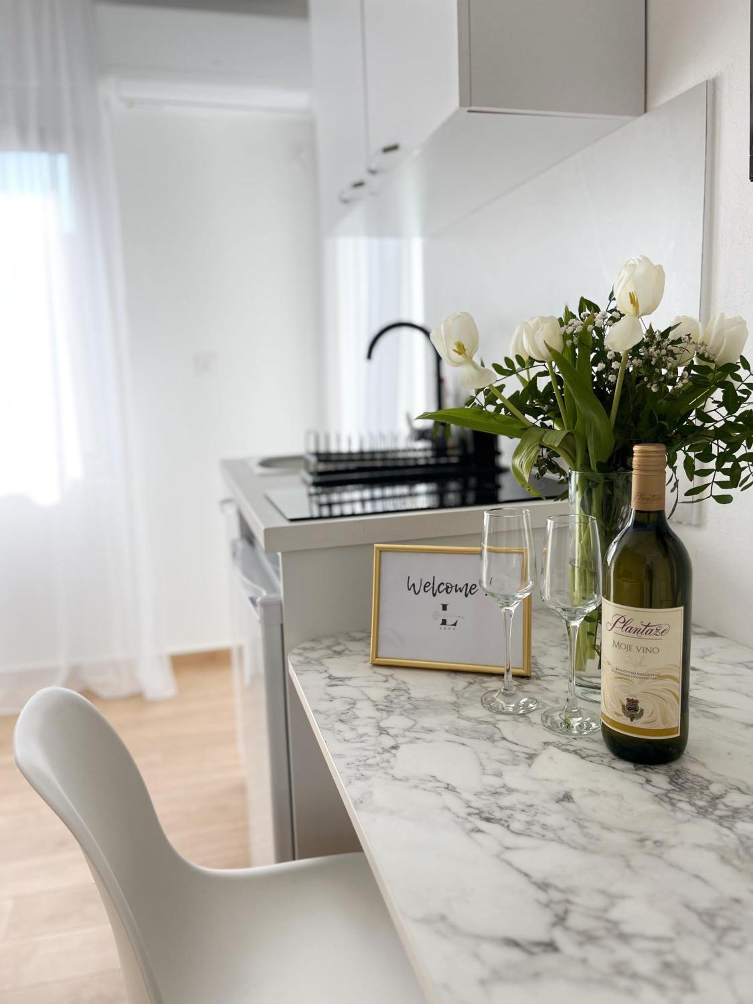 Lana Apartmani Bar Exteriér fotografie